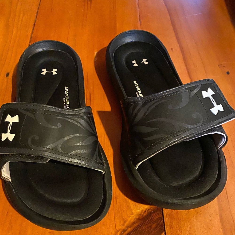 Black under armor slides